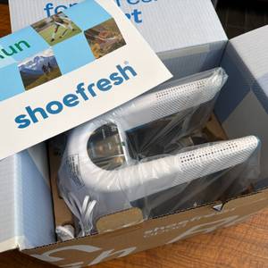 Der geöffnete Karton vom Shoefresh-Opod-Schuhtrockner von oben