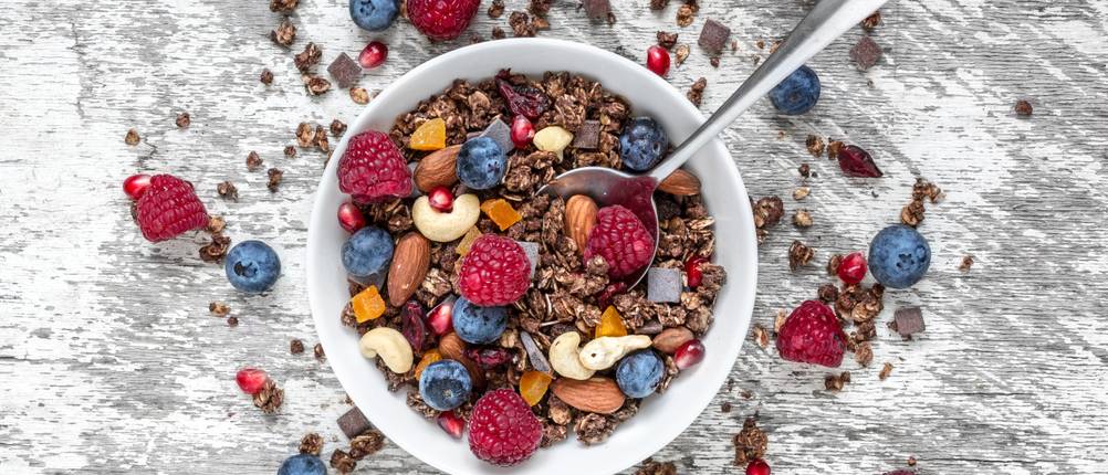 eine Schüssel mit Früchtemüsli