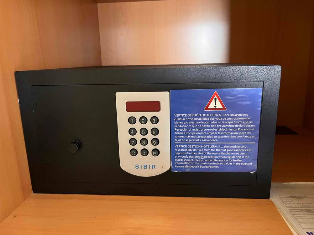 Getesteter Tresor steht im Schrank.