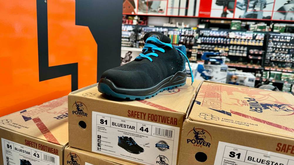 Sicherheitsschuhe-S1 Herren getestet: Ein Schuh auf dem Originalkarton mit Größenangaben.