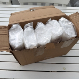 Der Karton vom Sichler NC5963-944 steht auf einem Tisch