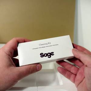 Das Cleaning-Kit der Siebträgermaschine von Sage wird separat verpackt mitgeliefert.
