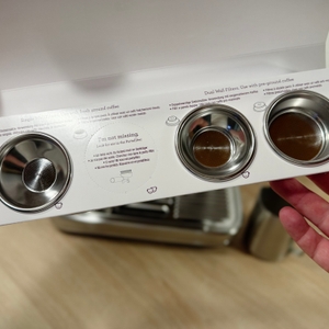 Die Siebe der Siebträgermaschine von Sage sind in einer extra Verpackung.