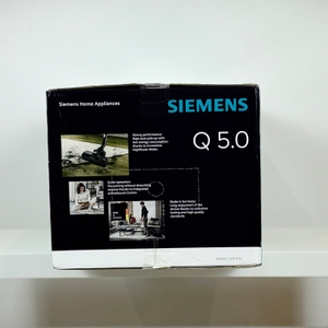 Die linke Seite der Verpackung des Siemens extreme silencePower VSQ5X1230 zeigt Bilder zum Einsatz des Geräts und listet Leistungsmerkmale auf.