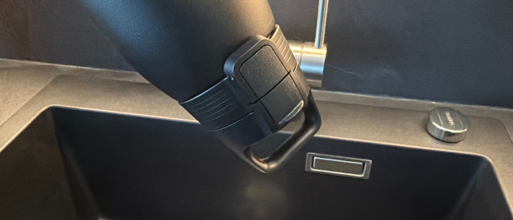 Die Sigg Shield ONE wird falsch herum gehalten