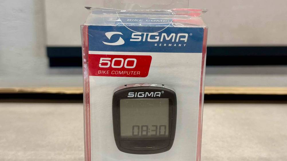 Sigma-Fahrradcomputer getestet: Nahaufnahme des Computers in der Originalverpackung.