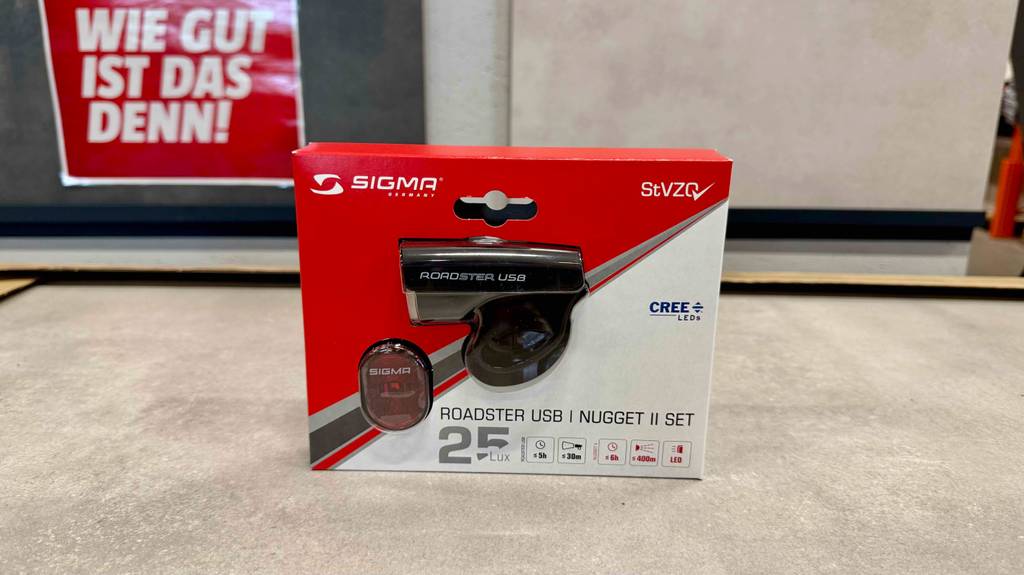 Sigma-Fahrradlicht im Test: Auf der Verpackung stehen Informationen zur Verwendung.
