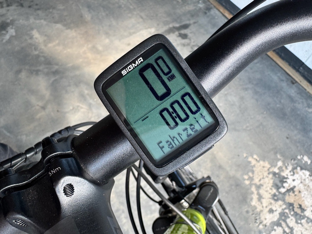 Das Display des Sigma Sport BC 10.0 WL zeigt 0 km/h und 0:00 Fahrzeit an