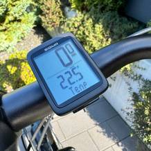 Das Display des Sigma Sport BC 10.0 WL zeigt eine Temperatur von 22,5°C an