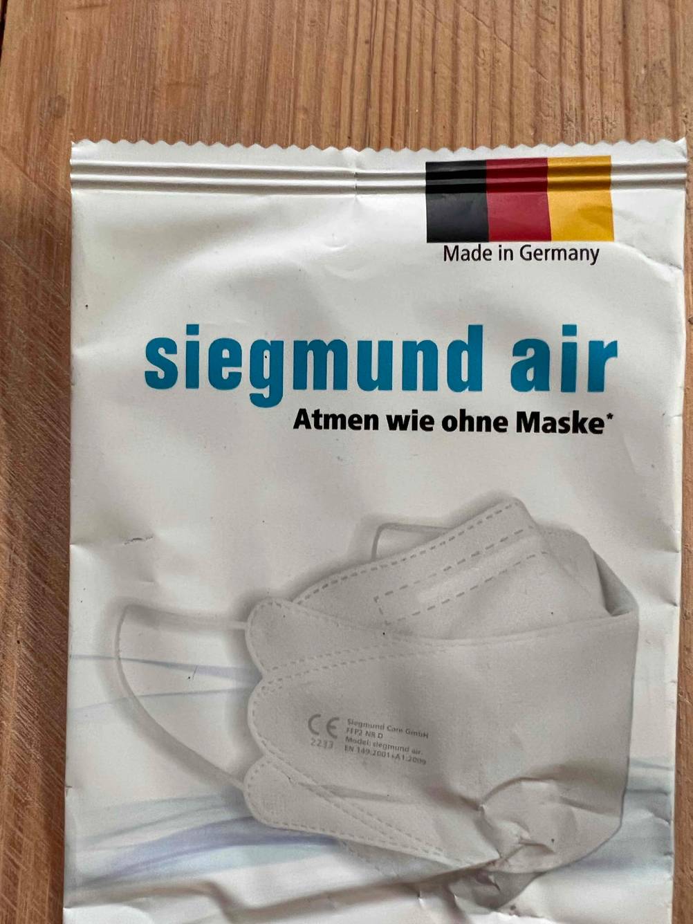 FFP2-Masken getestet: Nahaufnahme des Logos einer Packung.