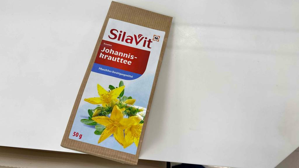 Auf einer Packung getesteter Johanniskraut-Tee ist die Inhaltsmenge angegeben.