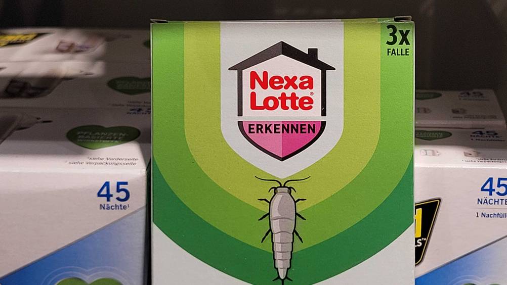 Silberfischfalle getestet: Nahaufnahme der Vorderseite der Verpackung mit Logo und Grafik.