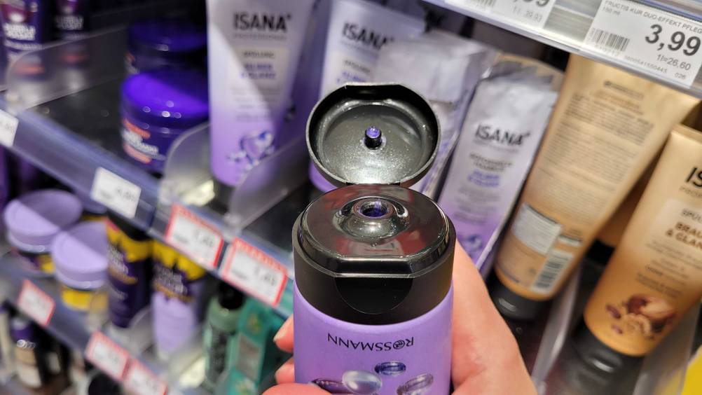 Silbershampoo im Test: Nahaufnahme der geöffneten Verschlusskappe.