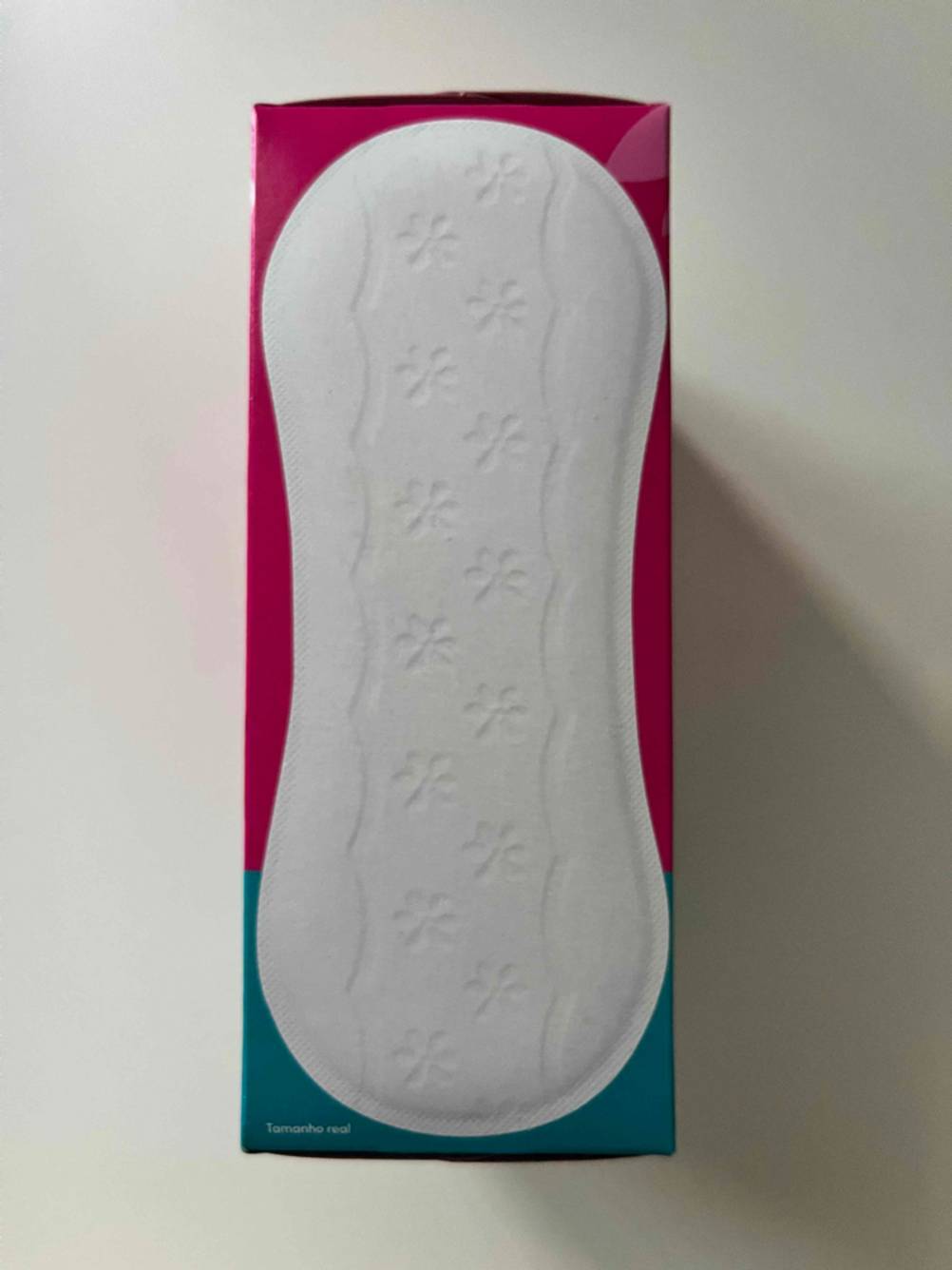 Slipieinlagen-Test: Slipeinlage liegt auf Verpackung.