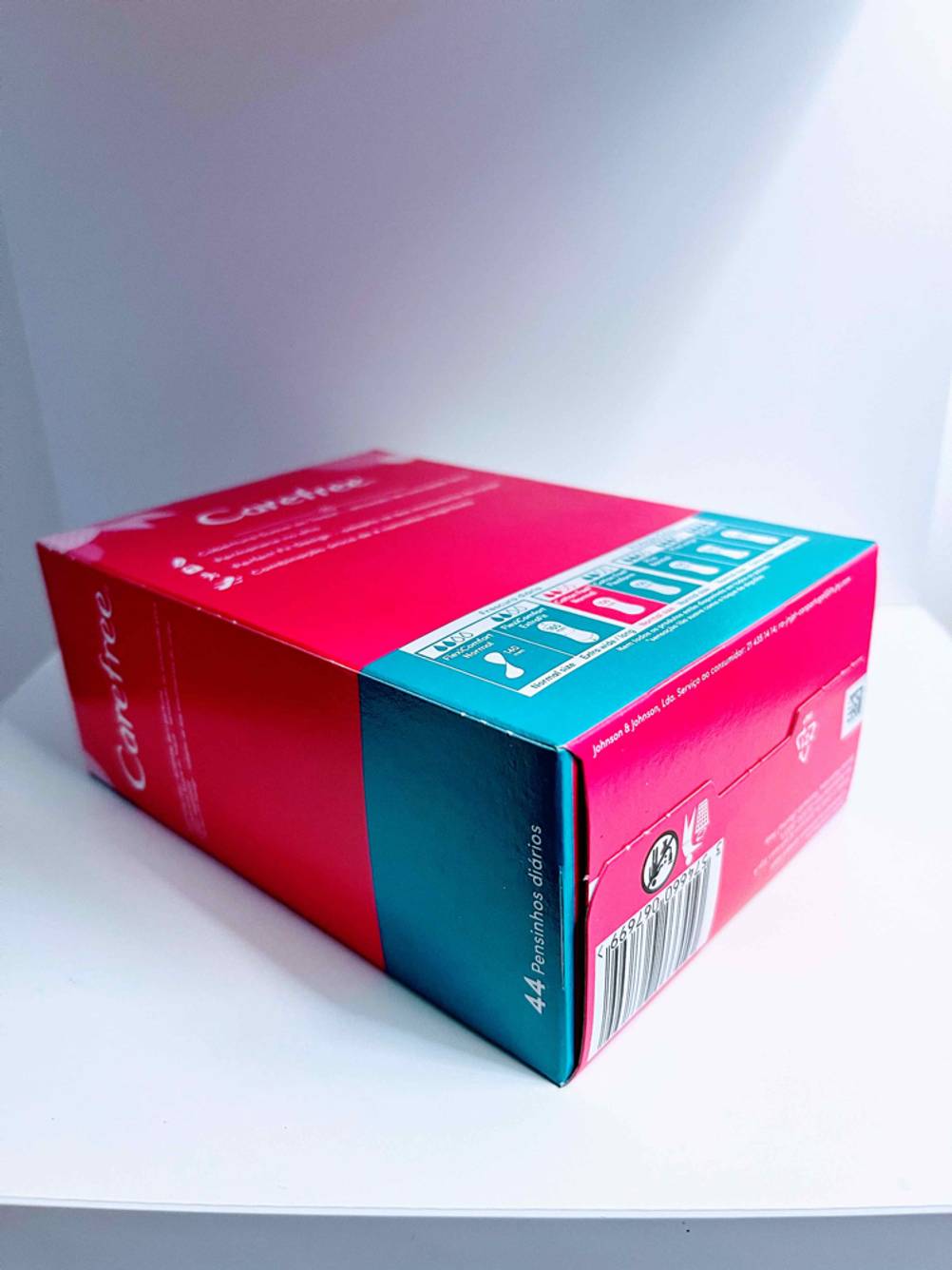 Slipeinlagen getestet: Verpackung in heller Kulisse.