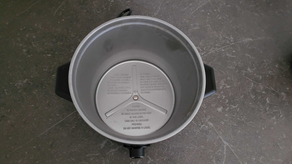 Innenansicht eines Slow-Cookers im Test