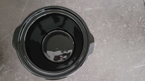 Innenraum von einem getesteten Slow-Cooker-Topf. 