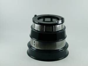 Filter eines Slow-Juicers vor neutralem Hintergrund