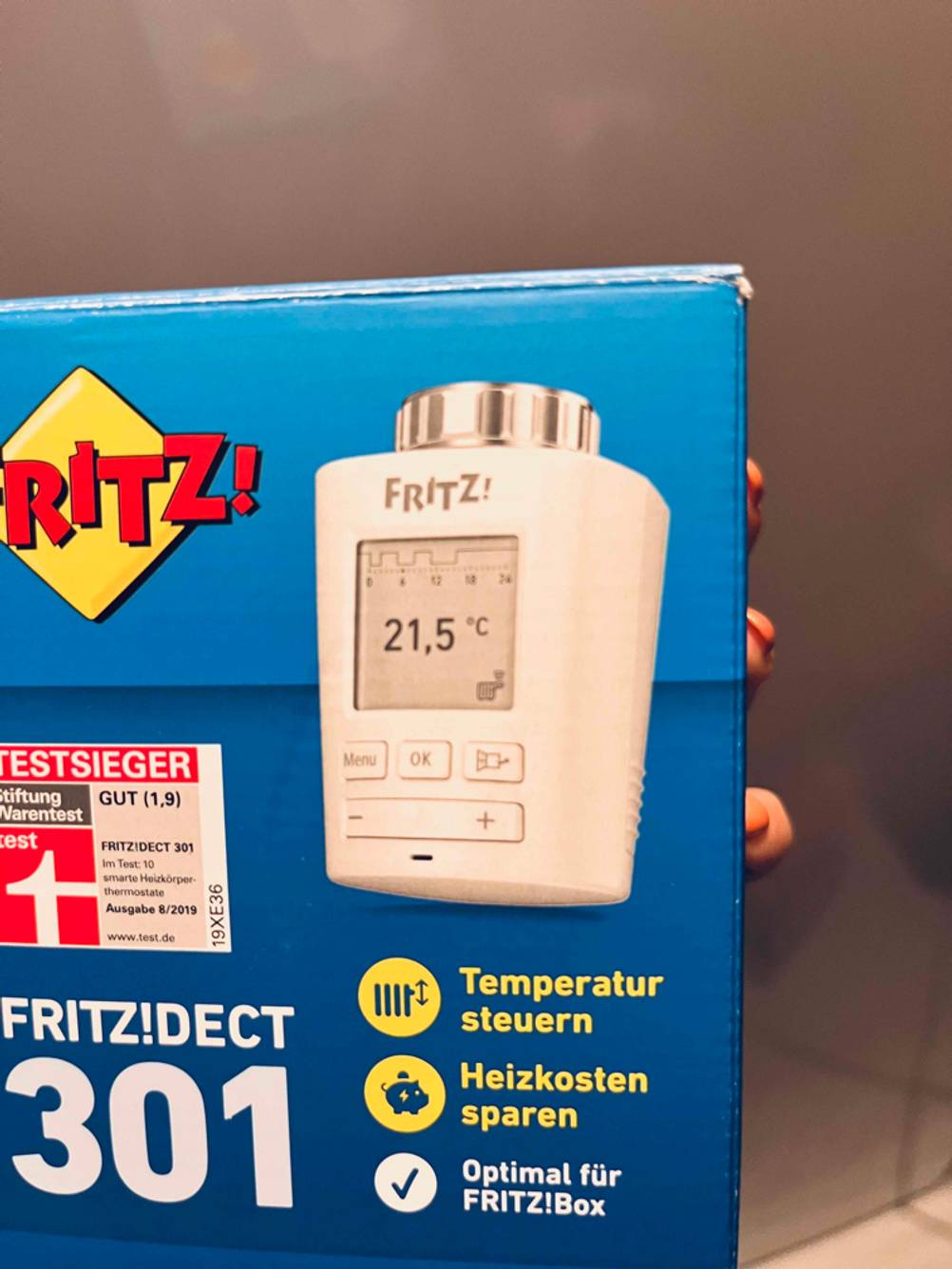 Smart-Home-Heizkörperthermostat im Test: Nahaufnahme der Abbildung des Smart-Home-Heizkörperthermostats auf der Verpackung.