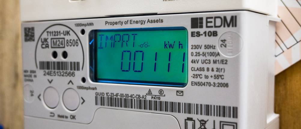 Smart Meter in Nahaufnahme mit Anzeige der Kilowattstunden.