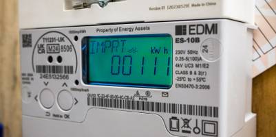 Smart Meter in Nahaufnahme mit Anzeige der Kilowattstunden.
