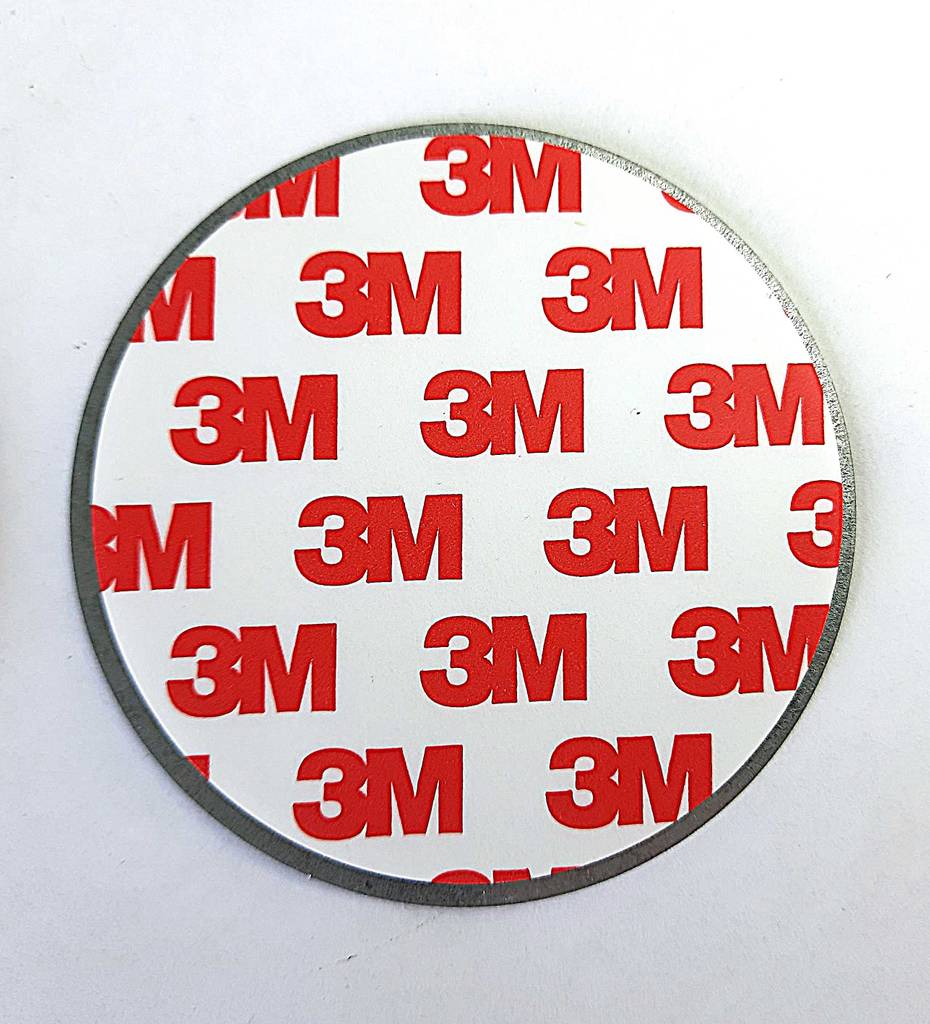 Auf einem getesteten Rauchmelder-Magnethalter ist die Klebekraft angegeben.
