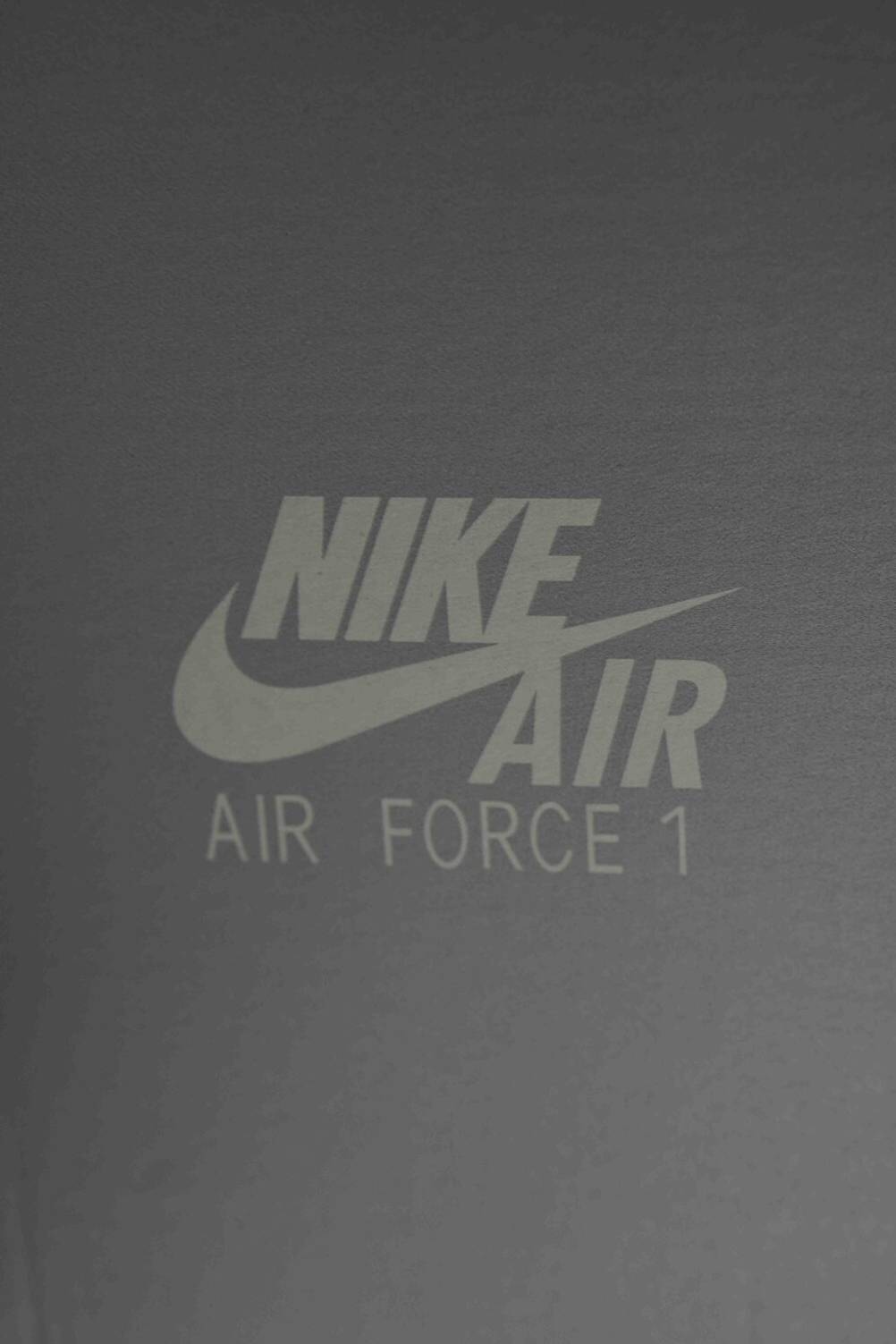 Sneaker Unisex getestet: Nahaufnahme des Logos auf der Schuhschachtel.