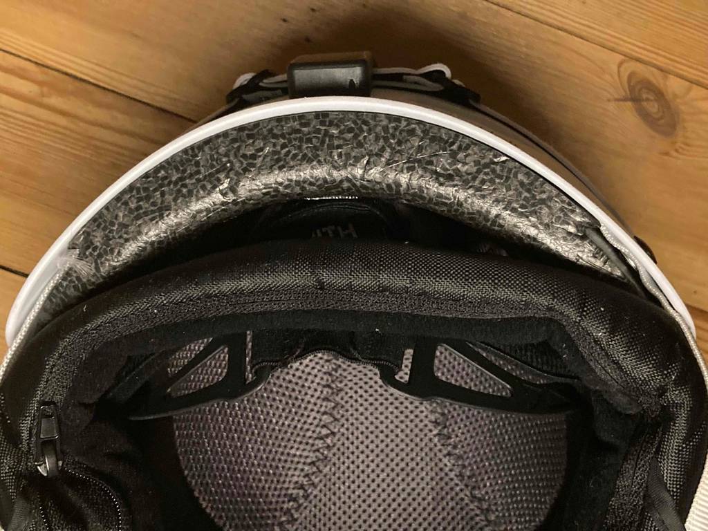 Snowboardhelm getestet: Nahaufnahme der Polsterung am Hinterkopf.