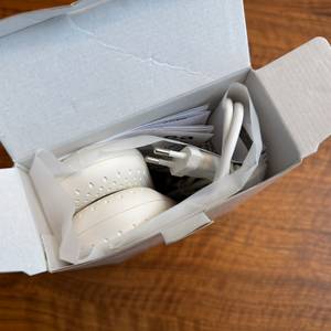 Der geöffnete Karton vom Snowpea-Schuhtrockner von oben