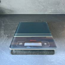 Küchenwaage Soehnle Page Profi ausgeschaltet mit Glas-Oberfläche