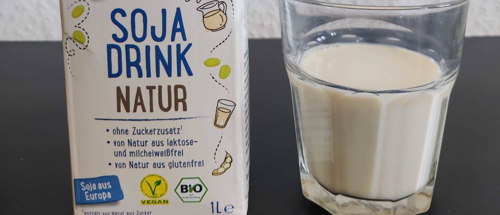 Sojadrink Karton mit Glas