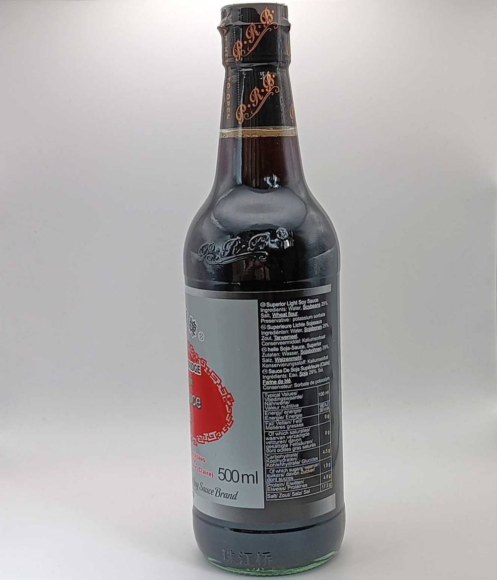 Seite einer Sojasaucen-Flasche