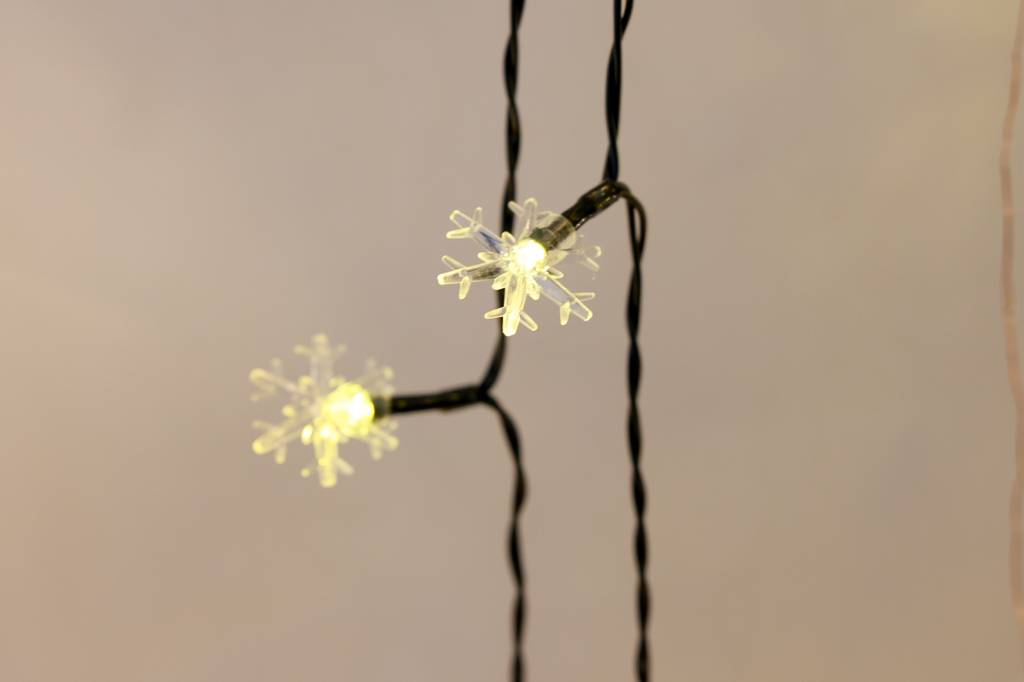 Solar-Lichterkette-Test: Beleuchtete Schneeflocken-Lichterkette.