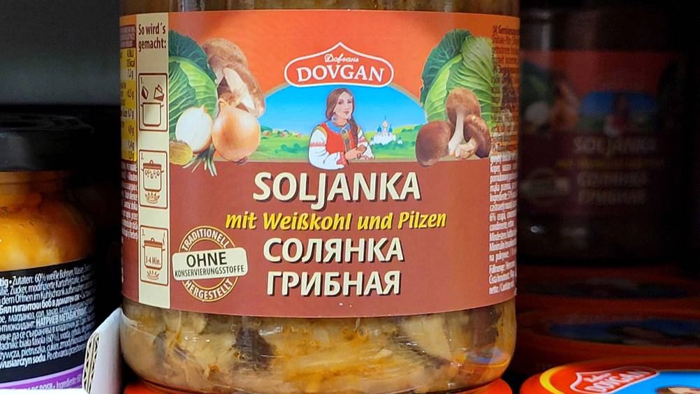 Soljanka getestet: Nahaufnahme des Labels auf dem Glas mit Logo.