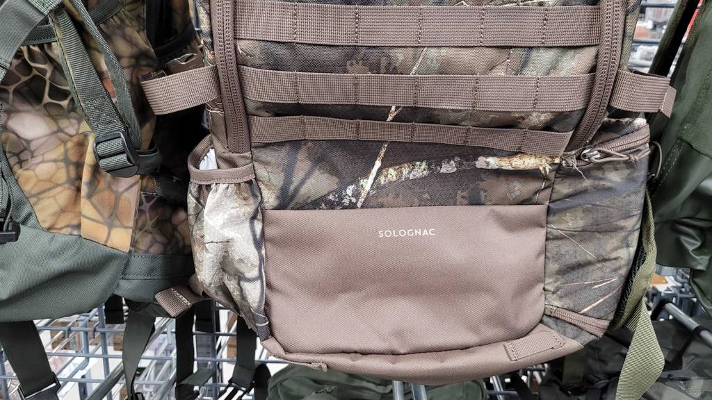 Blick auf die untere Hälfte eines getesteten Rucksacks mit 45 Liter.