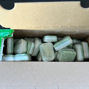 Der geöffnete Karton der Somat-All-in-1-Pro-Nature-Spülmaschinentabs von oben.