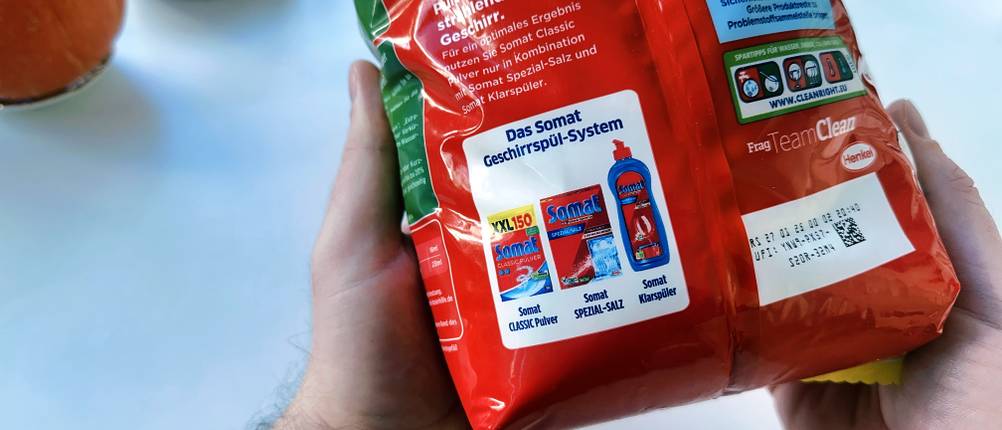 Die erweiterte Produktfamilie der Marke Somat ist auf der Packung des Spülmaschinenpulvers zu sehen.