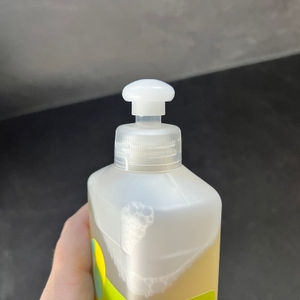 Der geöffnete Verschluss des Sonett-Klarspülers