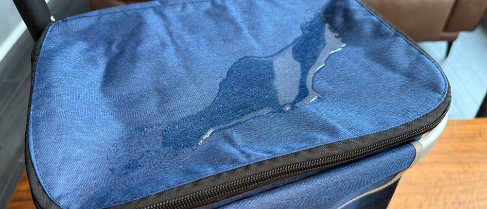 Wasser befindet sich auf dem Songmics KST02GY.