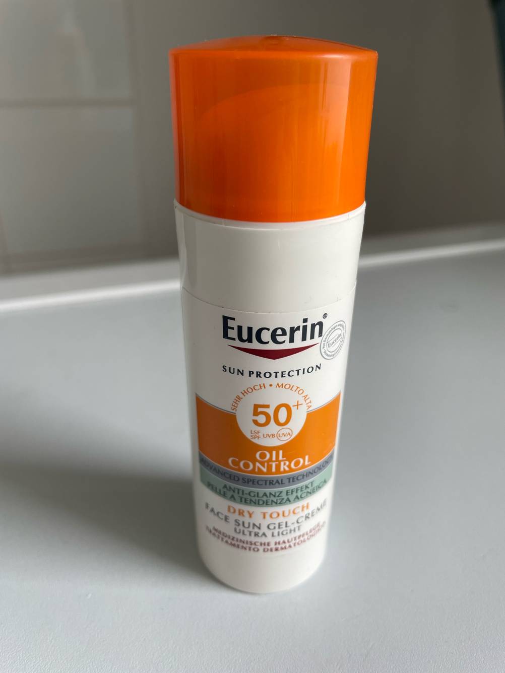 Die Verpackung der getesteten Sonnencreme für unreine Haut von vorne.