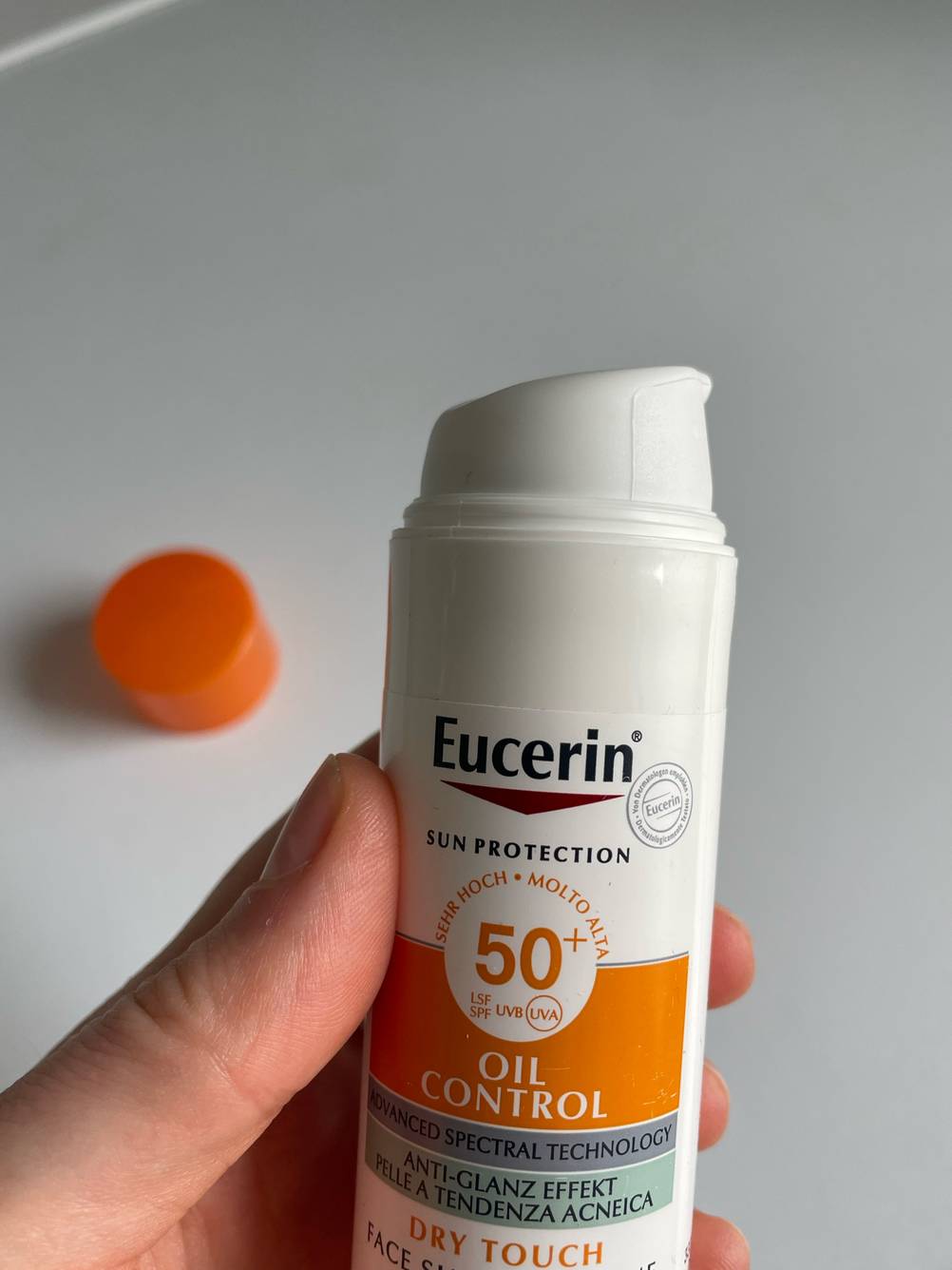 Sonnencreme für unreine Haut-Test: Nahaufnahme des Pumpverschlusses.