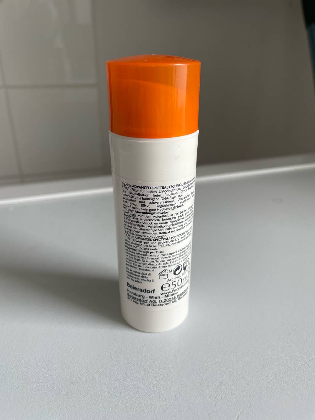 Sonnencreme für unreine Haut getestet: Die Verpackung der Creme von hinten.