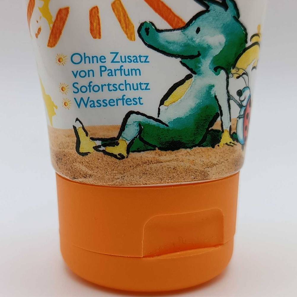 Nahaufnahme der Verschlusskappe einer getesteten Kinder-Sonnencreme.
