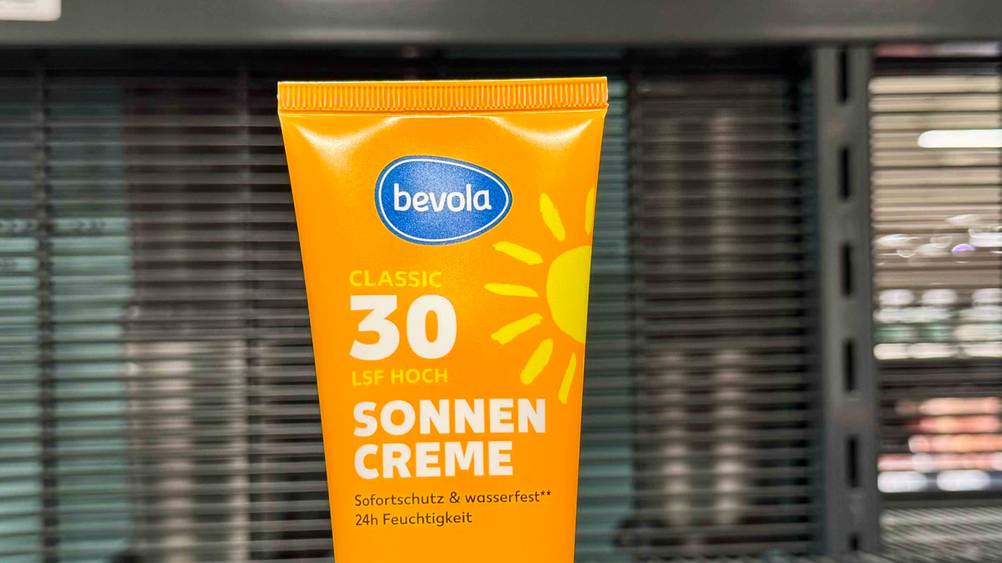 Sonnencreme mit LSF 30-Test: Nahaufnahme der Vorderseite der Verpackung mit Logo.