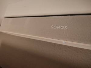 Ob Soundbar oder Lautsprecher, die Marke Sonos zeichnet sich durch eine drahtlose Steuerung und Musikübertragung aus.