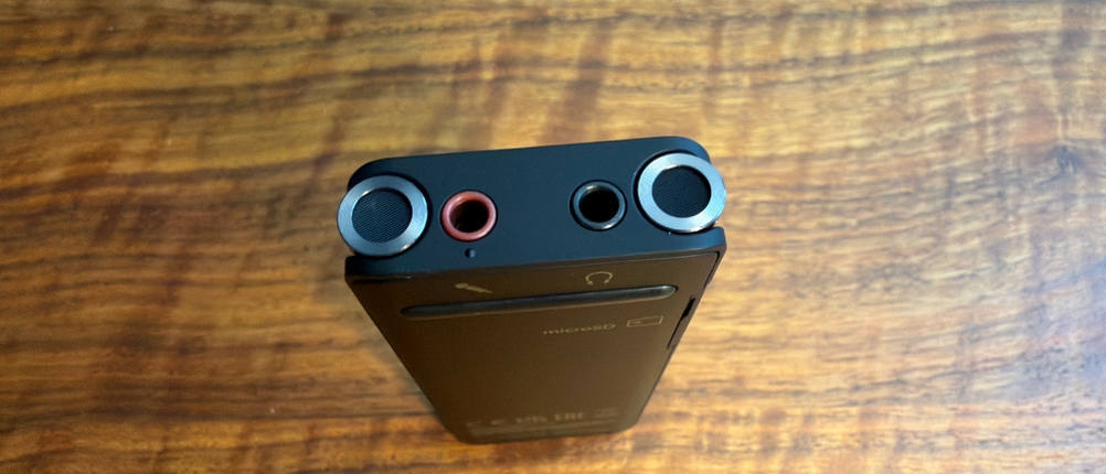 Die Unterseite vom Sony ICD-UX570B