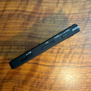 An der Seite vom Sony ICD-UX570B befinden sich einige Knöpfe