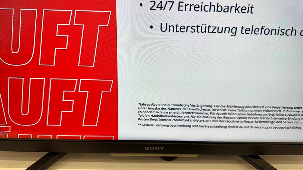 Nahaufnahme des getesteten Fernsehers bis 500 Euro der Marke SONY.