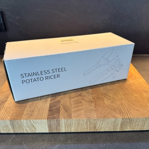 Sopito-Kartoffelpresse im Karton.