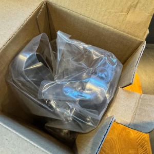 Geöffneter Karton der Sopito-Kartoffelpresse.